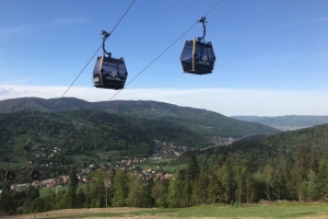 gondola na Halę Skrzyczeńską,
w dolinie miasto Szczyrk